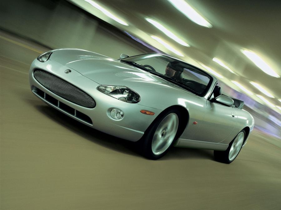  Jaguar XKR Convertible 2004 года  (фото 3 из 3)